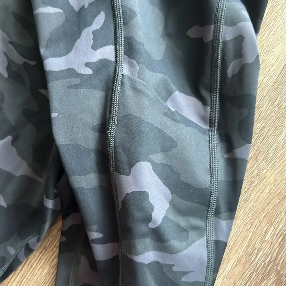 Athleta Ultimate Camo 7/8 Tights‎ Size Small Black Compression Leggings